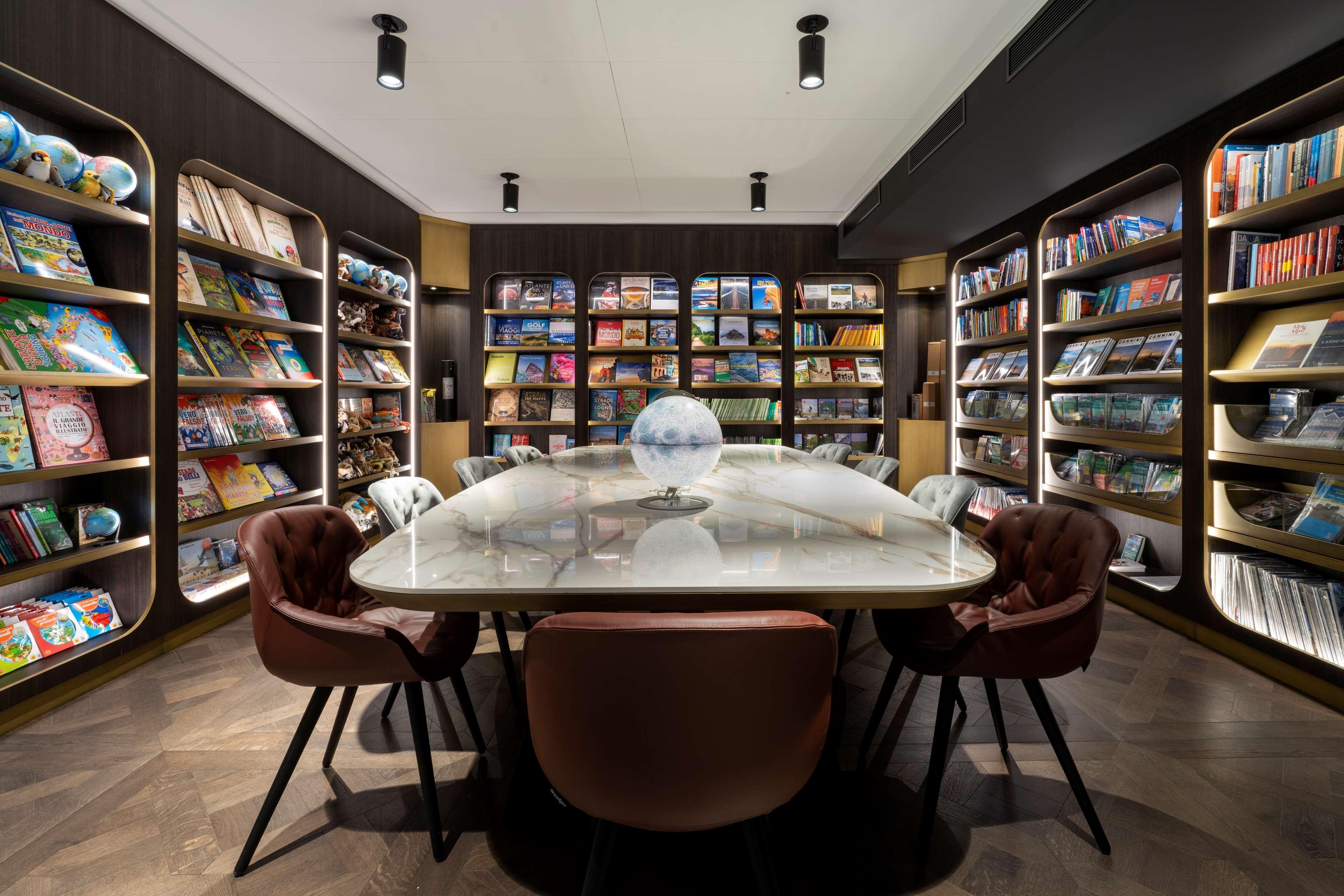 Radisson Collection Hotel, Palazzo Touring Club Мілан Екстер'єр фото Library